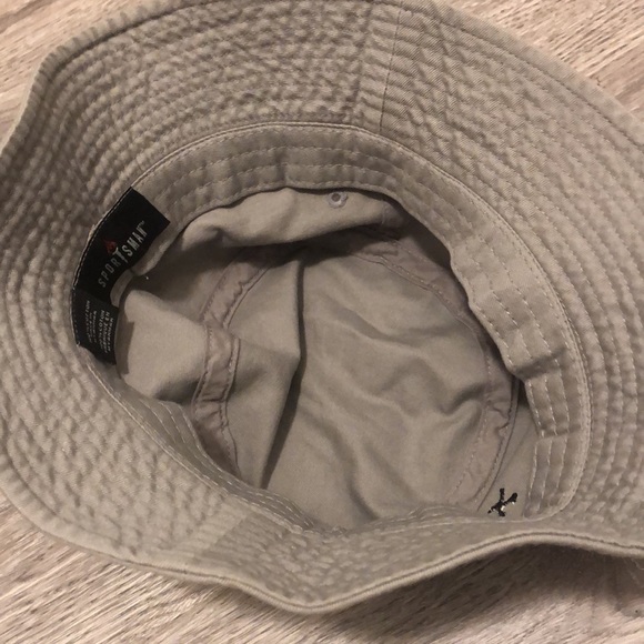 Grey bucket hat. - Picture 5 of 5